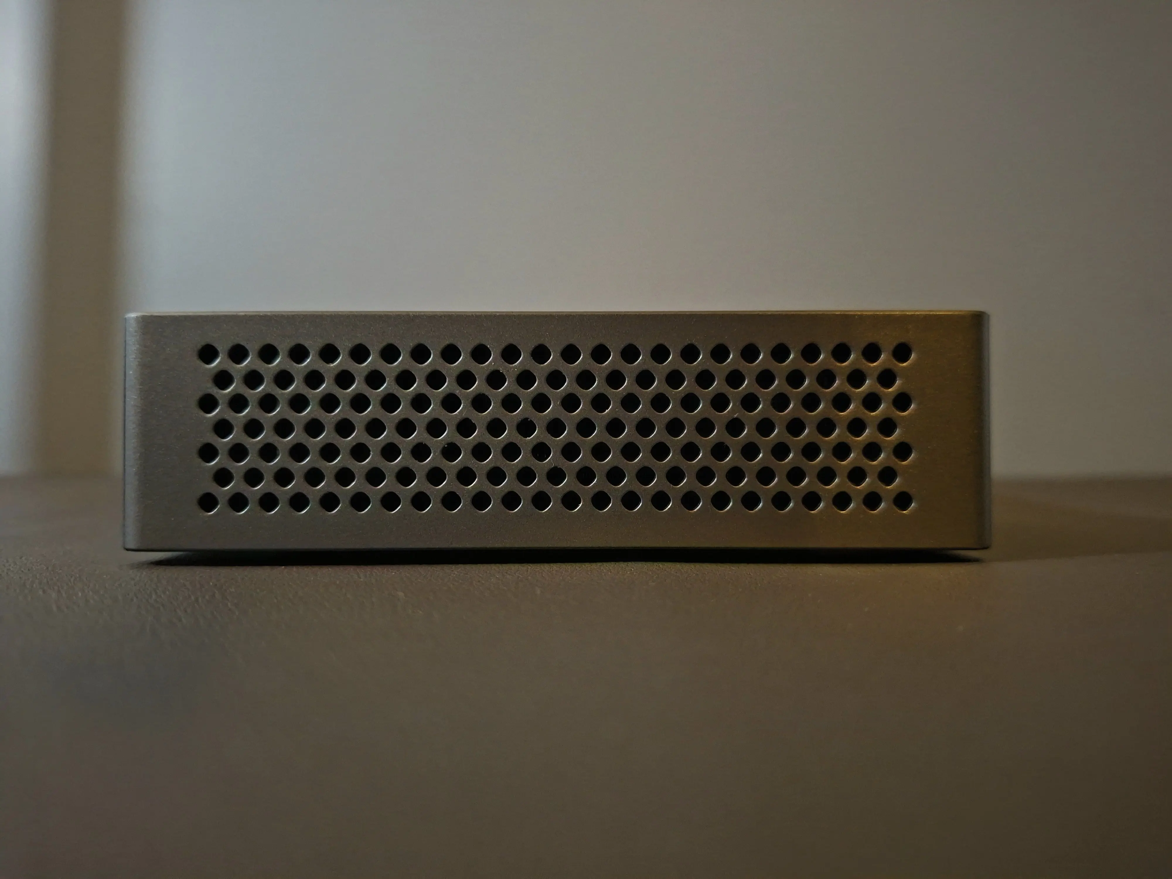 Vents on the Medion MD35340 on the sides.